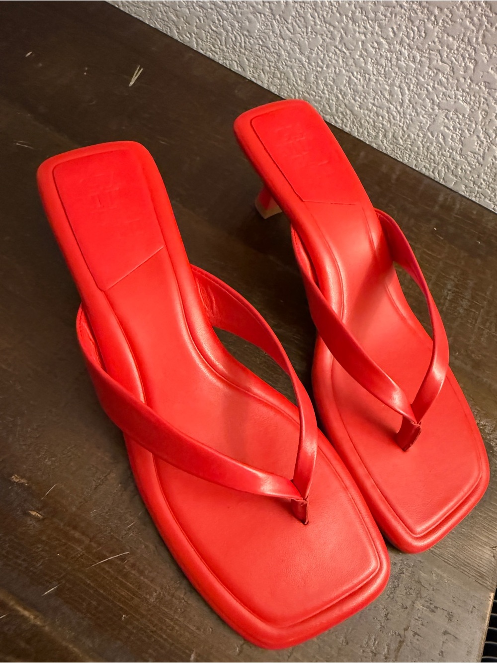 Red Square Toe Kitten Heel Thong Sandal heels - 7.5 - Picture 2 of 5
